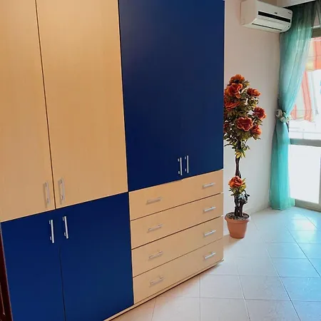 Clinton By The Sea * Golem (Tirana)